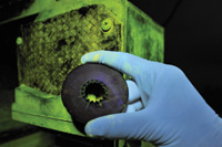 Fluorescent magnetic particle inspection on a generator dampener plate