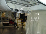 Falcon 900 landing gear door cracked bracket