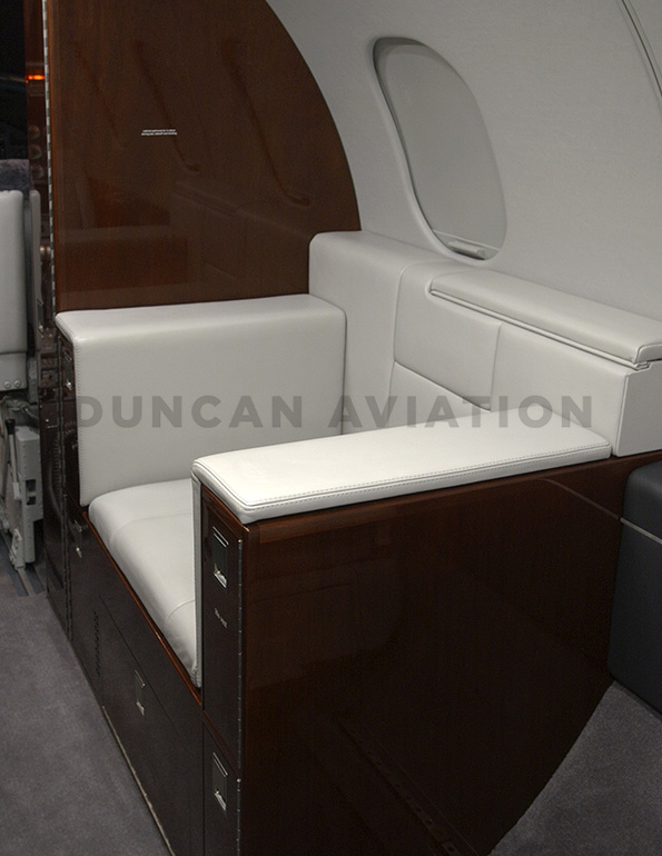 learjet_35_02_005