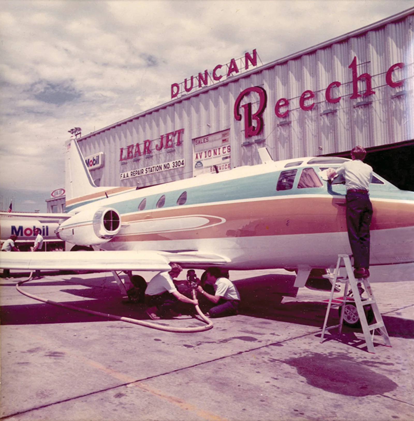 Bob McCammon began his Duncan Aviation career in Line Services, launching a long and successful journey with the company.