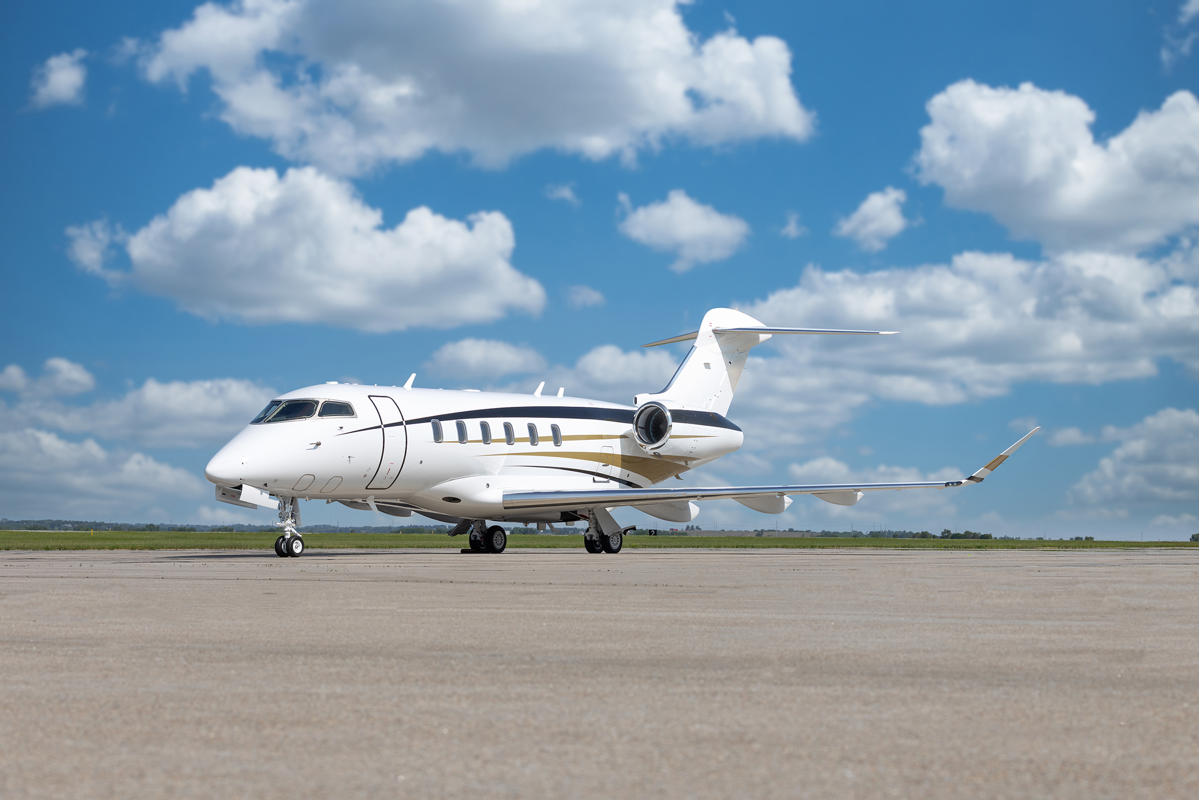Duncan_Aviation_Transforms_Challenger_2.jpg